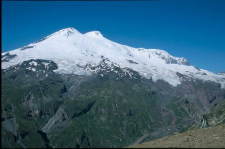 Der zweiköpfige Elbrus (5642 m)