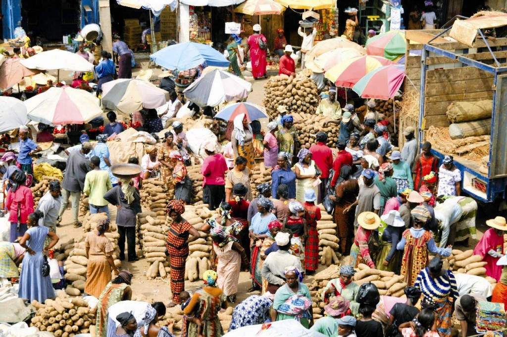 Faszinierend bunter, labyrinthischer Zentralmarkt in Kumasi, der alten Königstadt der Ashanti