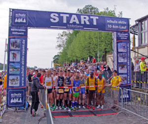 Über 1300 Läufer gingen beim schulz aktiv-10-km-Lauf 2013 an den Start ...