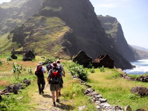 Entlang alter Pfade geht es im Norden der Insel Santo Antão von Ponta do Sol nach Cruzinha.