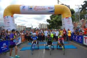 Start der 3.500 Läufer am Estadio National in der Hauptstadt San José