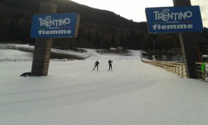 Die Loipen im Lago di Tesero Skistadion sind bestens präpariert.