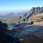 Die letzten Meter des Tugela-Baches, ehe er zum zweithöchsten Wasserfall der Welt wird