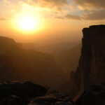 Spektakulärer Sonnenuntergang im Hajar-Gebirge
