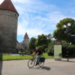 Ihre erste Radetappe führt Sie raus aus Tallinn, an den städtischen Strand.