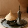 Willkommen im Oman mit Kaffee und Datteln