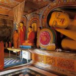 Dambullas Buddhas und Mönche