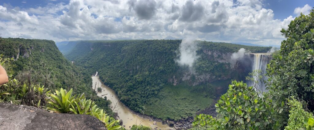 Besonders einprägsam zeigt sich das Schauspiel der Elementarkräfte am Kaieteur-Wasserfall in Guyana